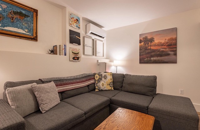 Private & cozy basement apartment surrounded by nature