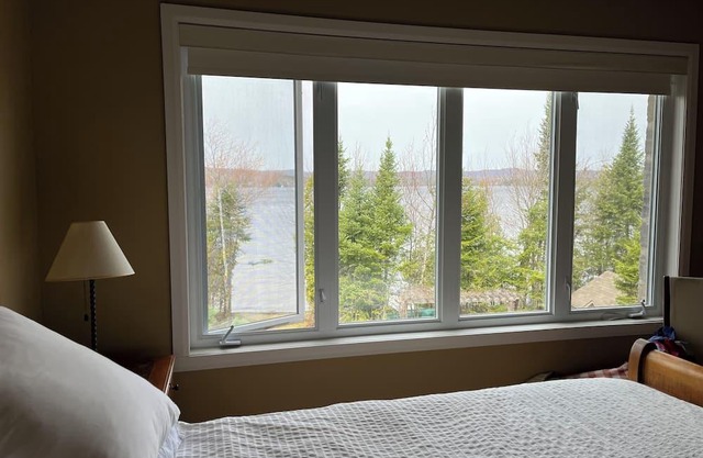 Private magnificent 1-acre lakefront cottage on Lac Brompton. Stand up desk.