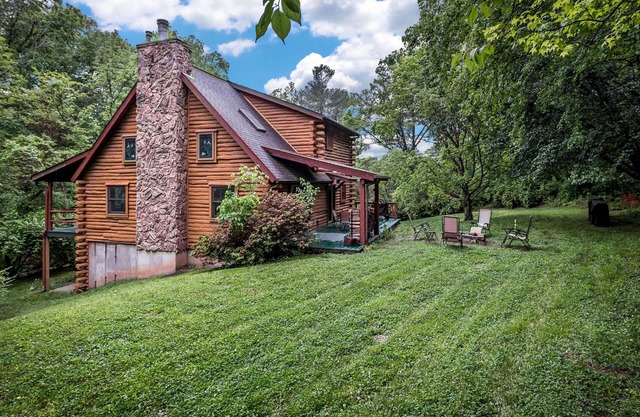 Private cabin 3bed/2bath + 15 min to STL & Scott’s AFB