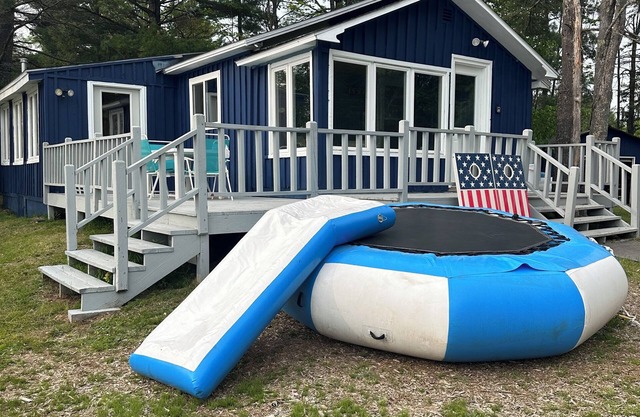 Ferienhaus auf einem schönen 110 Hektar großen See mit einem Sandstrand,