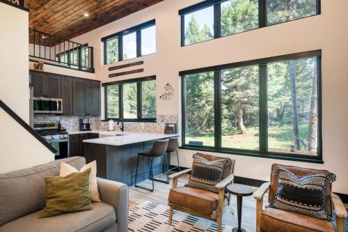 Private Cabin Couples, Families, Ski & Hike