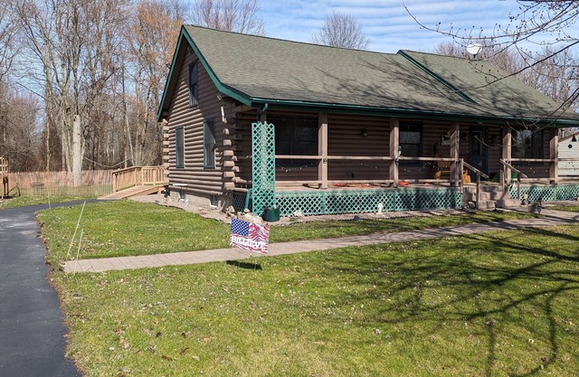 Private Cabin Home, lots of room!