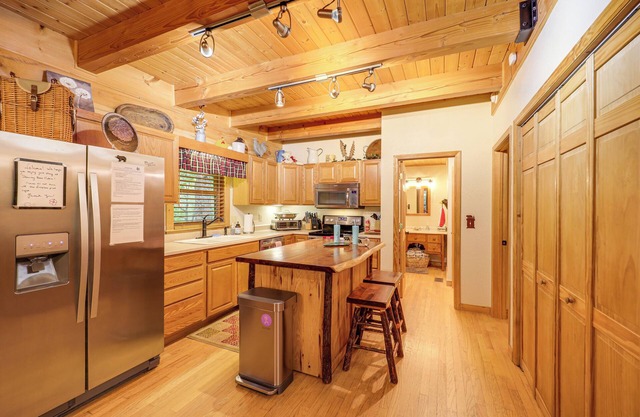 NEU! Woodland Getaway w / Whirlpool - 11 Mi zu Boone!