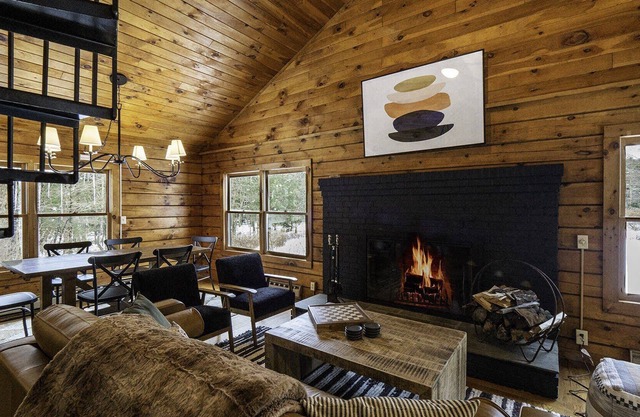 Private Cabin On Over 12 Acres Of Woods!