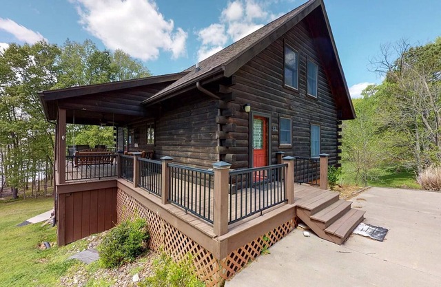 Private Cabin Overlooking Lake Barkley