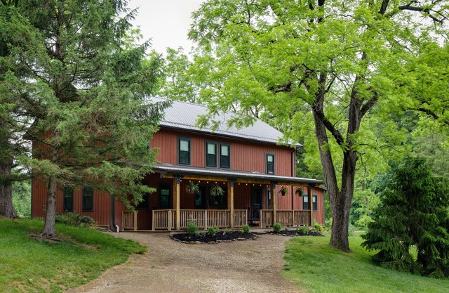 Private Cabin w/Hot Tub. Woods and nature