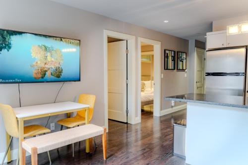 Private Cambie Village Suite min Downtown and Skytrain