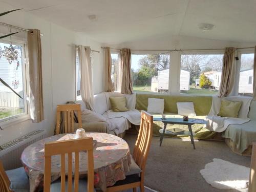 Private caravan situated at Parkdean Holiday Resort St Margaret's at Cliffe number 18