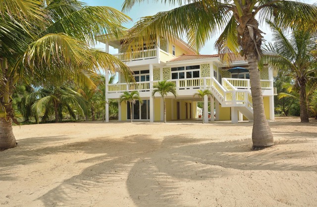 Private, Caribbean front Dolphin Bay Beach House (formerly Dolphin House)