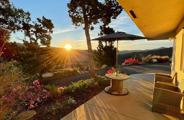 Private Casita-Beautiful Valley Views, Outdoor patio with bar