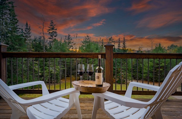Private Chalet/Hottub/Firepit/View/Game room/Sleeps 12/Close to Sunday River