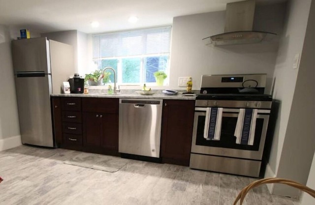 Private Charming Apartment Walk to Subway & Beach