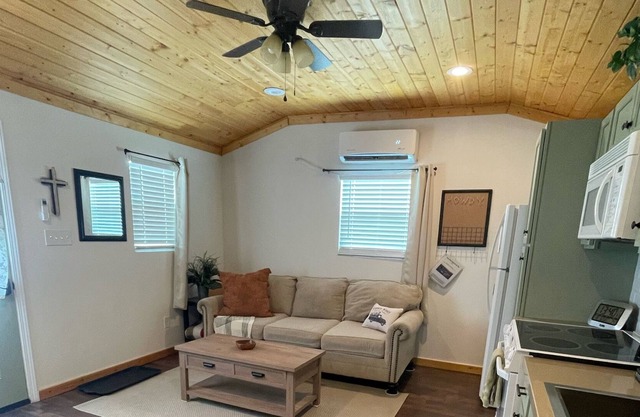 Private charming deluxe cabin on 12-acres