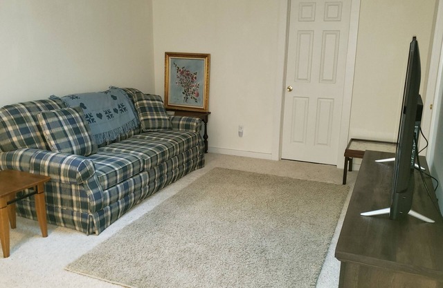 Private cheerful 3 bedroom home
