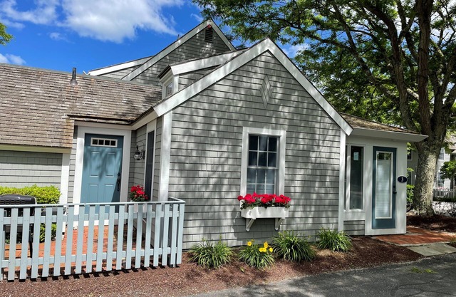 Private, Nantucket Dorf Stil Condo, Schritte zum Strand und Meer