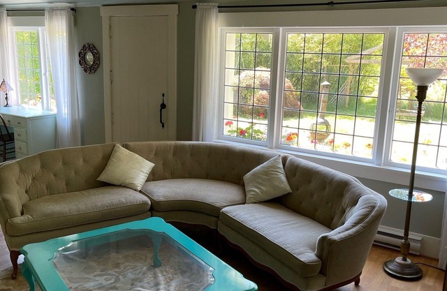 Private Cottage: charming 2 bed + 2 bath forest sanctuary