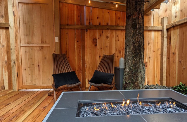Private cottage in Shawnigan lake / Cobble hill area