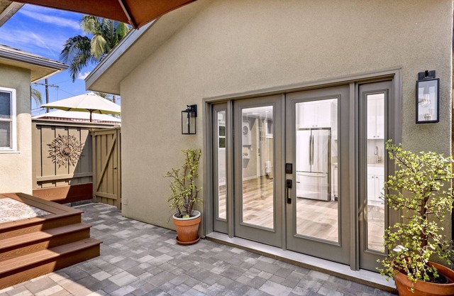 Private Cottage near Village, Zoo and Beaches