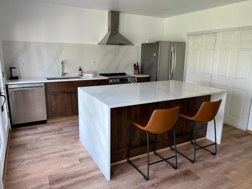 Private Cottage - Panoramic River Views, Near Casino and Downtown