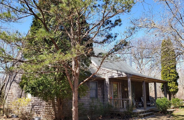 Private cottage with association pool