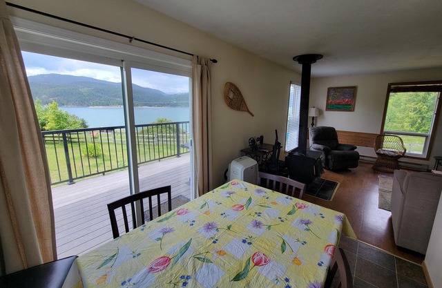 Privates Ferienhaus mit Sandstrand am Arrow Lake