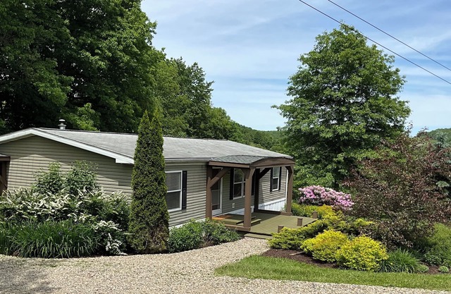 Private country home-250 acres in Enchanted Mountains family-pet friendly, pond