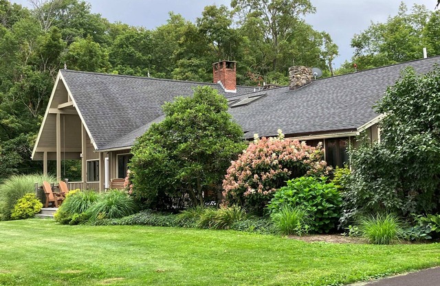 Private Country Home Near Wineries, 6 Bdrm, 4 ba, Hot Tub, Firepit & Billiards