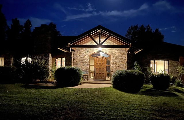 Private country home on 10 acres - Minutes to wine country and area attractions.