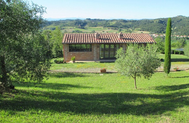 Privates Landhaus mit infinity-Pool in der Na"he von Florenz, Pisa, Lucca, Siena
