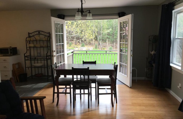 Private countryside apartment suite 1.5 miles to Woodstock