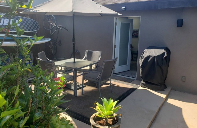 Private Courtyard - Cottage - 5 min from Capitola beach!
