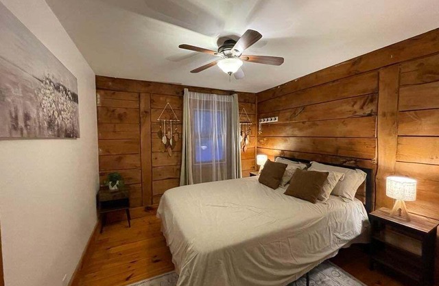 Private Cozy Cottage-Near Lake Dore, Bon Echo & Algonquin Park