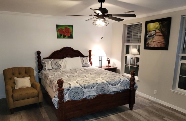 Private Cozy farm house with lots of games! (Bootjack Inn near highway)