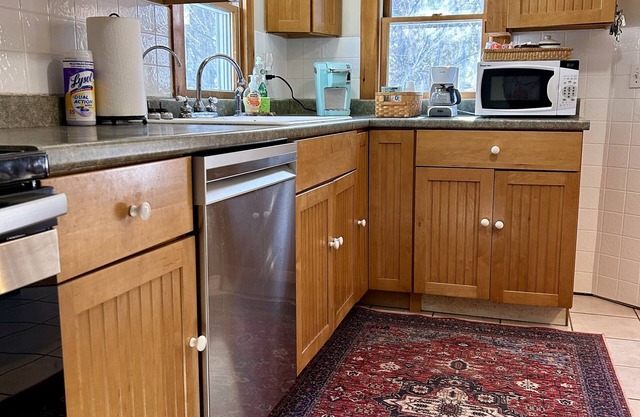 Private & Cozy Home on Wooded Lot