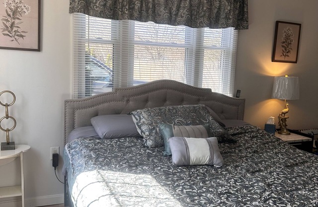 Private & Cozy house sleeps 5 with WiFi and AC in beautiful Marion!