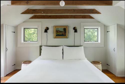 Private Creek and Large Yard at the Coziest Cabin in the Catskills
