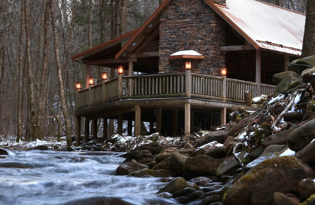 Private creek cabin with hot tub nestled in the foothills of Cheat mountain