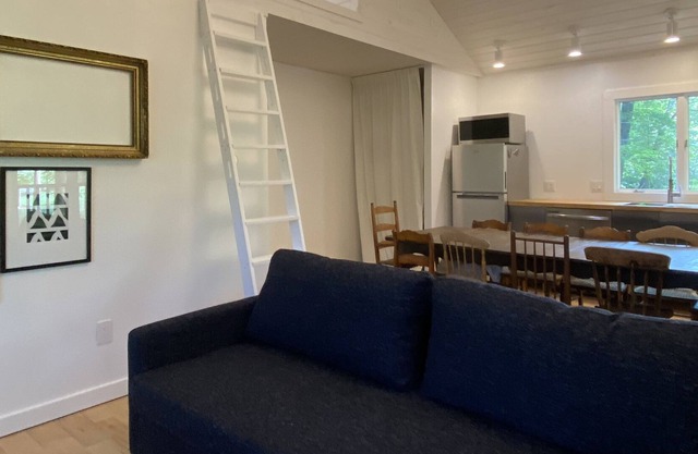 Private creek side farm stay — walkable to Salisbury