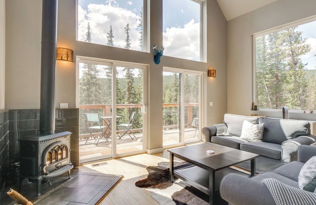 Fairplay Cabin Getaway w/ Wood Stove, Near Hiking!