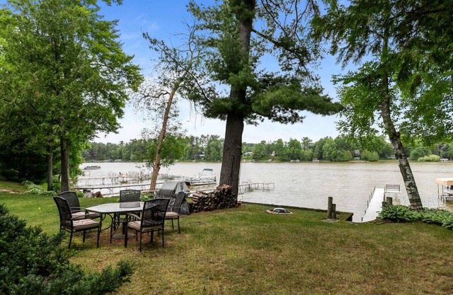 Private Dock! Lakefront! Paddleboards! Firepit