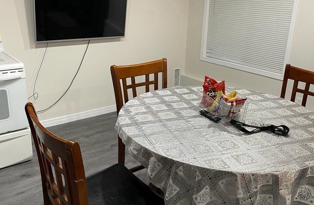 Private Elegant Queen Bed Full Bath Apartment