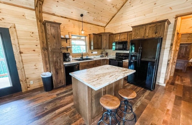 Private Elk Pointe Cabin next to Big Spring Park & Current River