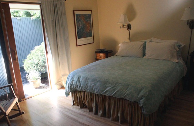 Privates großes Schlafzimmer mit Kingsize-Bett