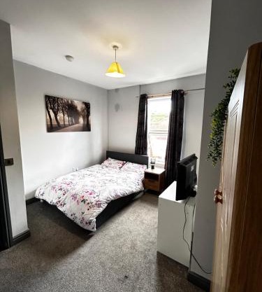 Private ensuite room close to Rotherham city centre 5