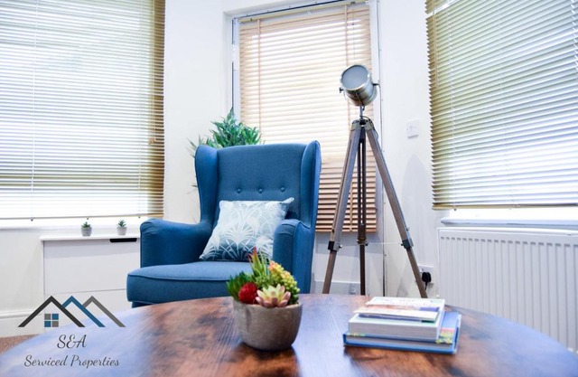 Private Entrance - 1 Bed Apartment - Self Check in - Near ARU & City Centre