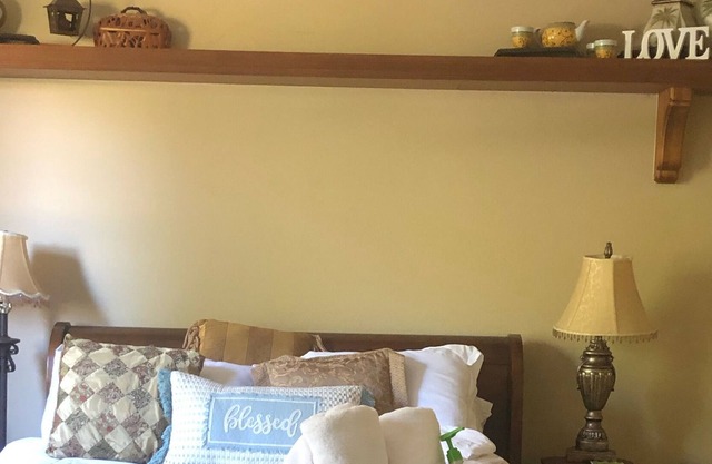 PRIVATE ENTRANCE guest suite, jacuzzi bath, kitchenette, patio, hillsides.