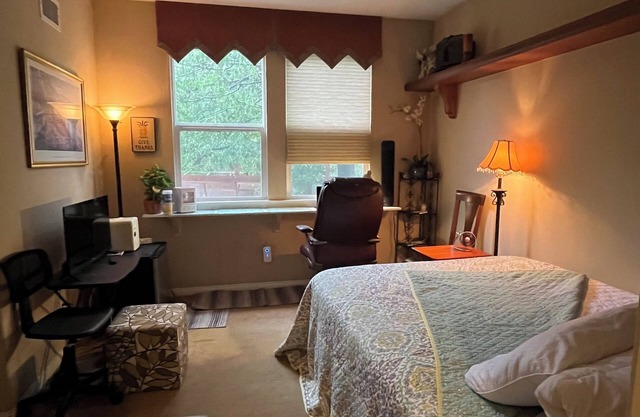 PRIVATE ENTRANCE: GUEST SUITE w ENSUITE BATHROOM & KITCHENETTE; LAUNDRY ROOM use