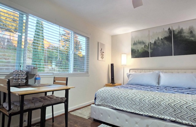 Private Entrance, King Sze Bed,Luxurious Shower
