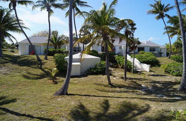 Private Estate Haus auf Herrliche Pink Sand Beach, "Senza Nome"