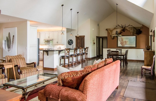 Private estate on 8 acres with lake access